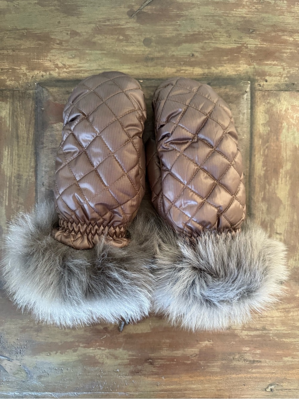 Ugg diamond quilted all weather mittens real fur trim leather palms women’s L/XL